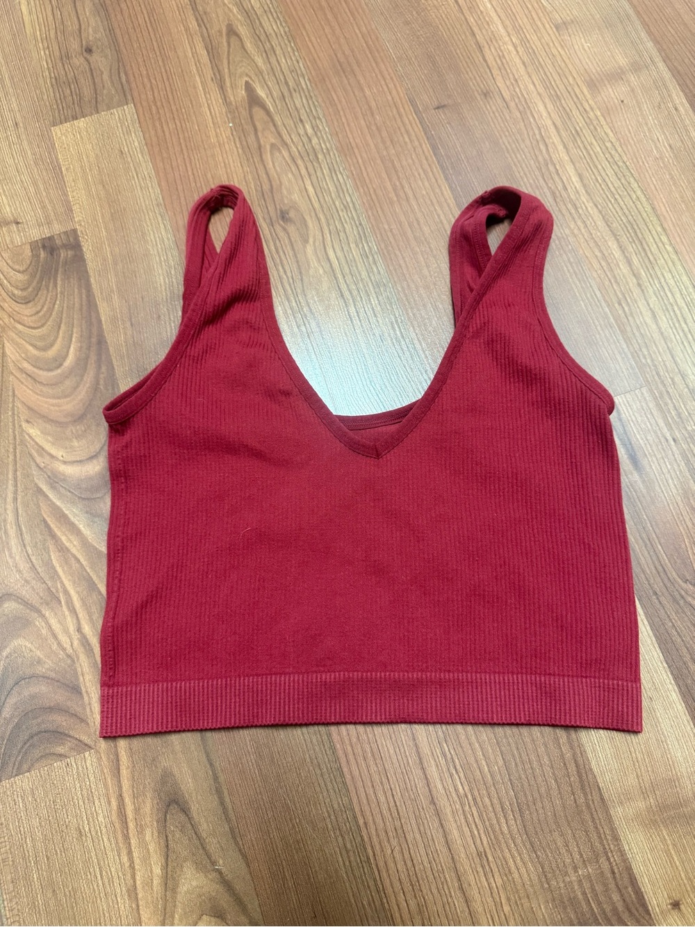 Colsie Ribbed V-Neck Crop Tank in Brick Red